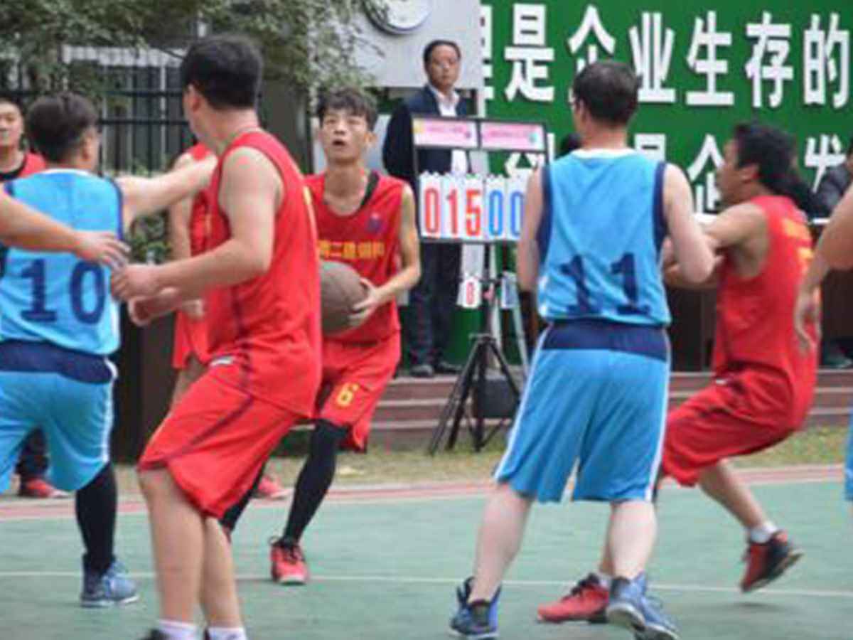 参加上海俊峰家具设计有限公司“奋进杯”男子篮球赛